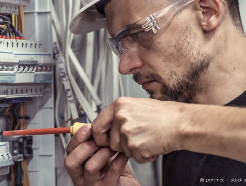Elektroinstallation: (C) puhimec - stock.adobe.com