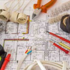 Werkzeug und Plan: (C) Garmon - stock.adobe.com